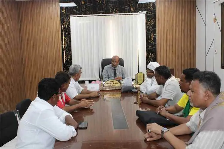 مدير عام المكلا يبحث الاستعدادات النهائية لانطلاق...