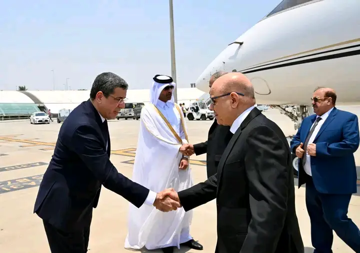 الرئيس العليمي يصل الدوحة لتقديم واجب العزاء في وف...