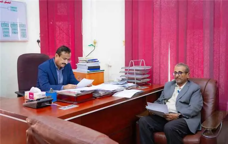 محافظ شبوة يناقش اجراءات تنفيذ قرار مجلس الوزراء ب...