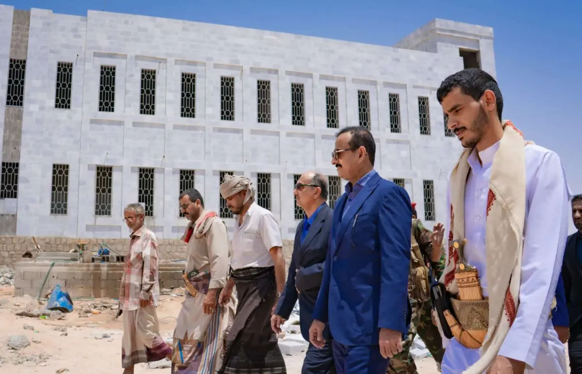 المحافظ بن الوزير يشيد بمستوى الإنجاز في مشروع مبن...