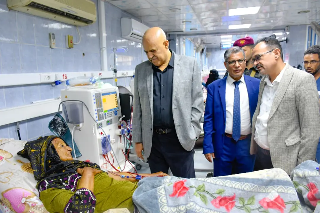 محافظ تعز يتفقد مركز الأطراف الصناعية ويشيد بخدمات...