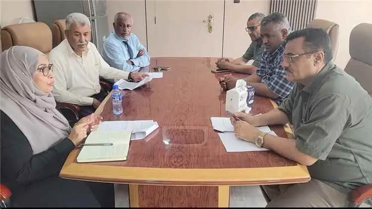 اجتماع صحي في البريقة يبحث تعزيز الرعاية الأولية وتفعيل النظام المسائي وإنشاء مستشفى عام
