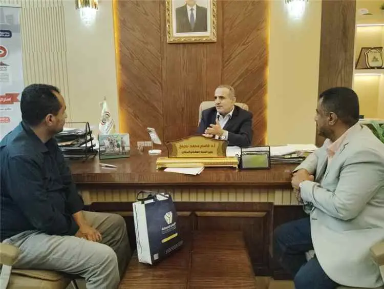 وزير الصحة العامة والسكان يلتقي مدير مكتب الصحة بم...