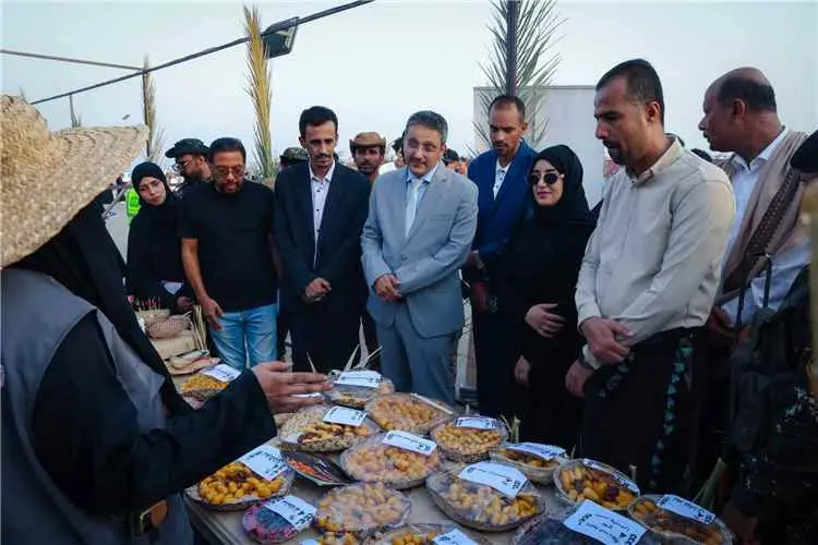 الوزير دماج يدشن القرية التراثية وكرنفال القوافل ا...