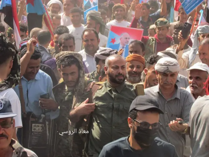 محافظ الضالع ينضم للوقفة الاحتجاجية الرافضة للوصاي...