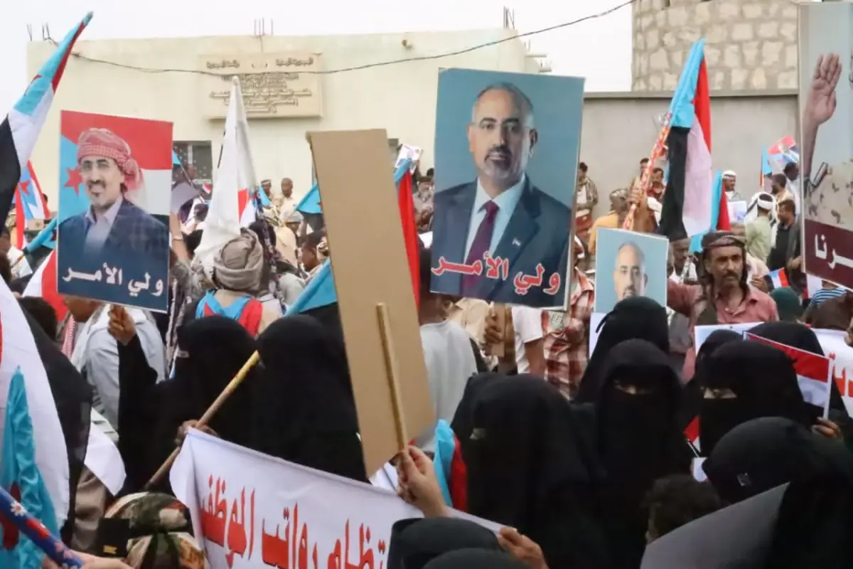 مسيرة جماهيرية حاشدة بلحج تنديداً بممارسات سلطة ال...