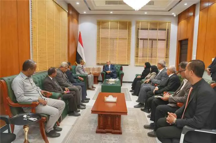 الخنبشي يناقش مع وزير الثقافة والسياحة سبل تنشيط ا...