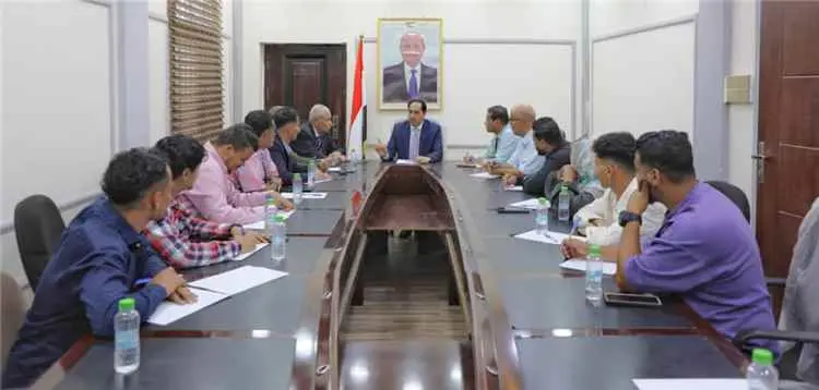 الوزير نايف البكري يلتقي الإدارة الجديدة لنادي الروضة بعدن