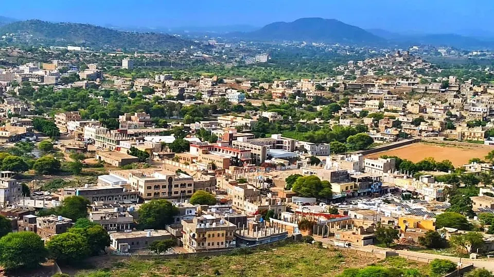 السلطة المحلية بالضالع تؤكد وقوفها إلى جانب أبناء المحافظة وترفض تسييس مواقف المحافظ