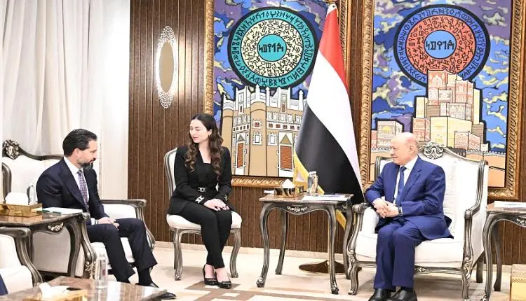 العليمي يؤكد عدم حصار مطار صنعاء وعدم التساهل مع أ...