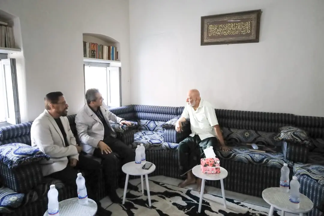 وزير الثقافة والسياحة يزور ويكرّم عدداً من رواد ال...