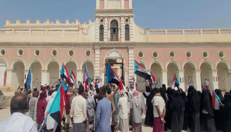 انتقالي تريم يطلق شرارة التصعيد السلمي بوجه الانفل...