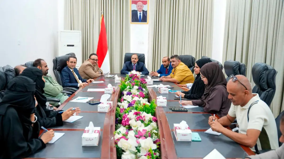 الإرياني يوجه وسائل الإعلام بتوعية المجتمع بخطورة...