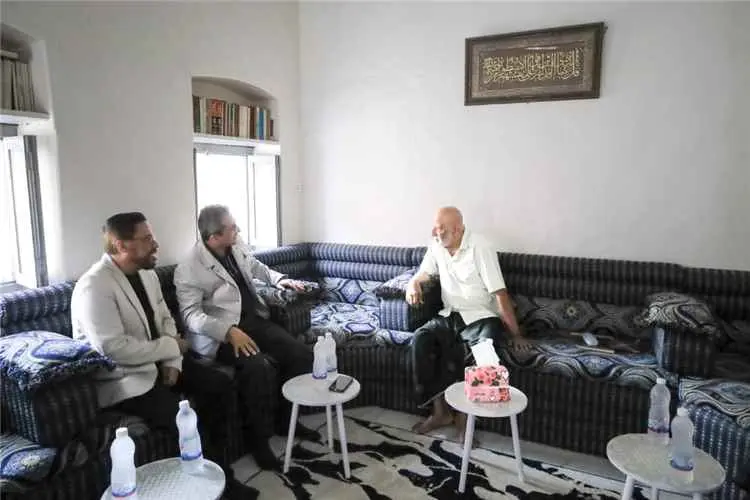 وزير الثقافة والسياحة يزور ويكرّم عدداً من رواد الأدب والفن والثقافة في المكلا