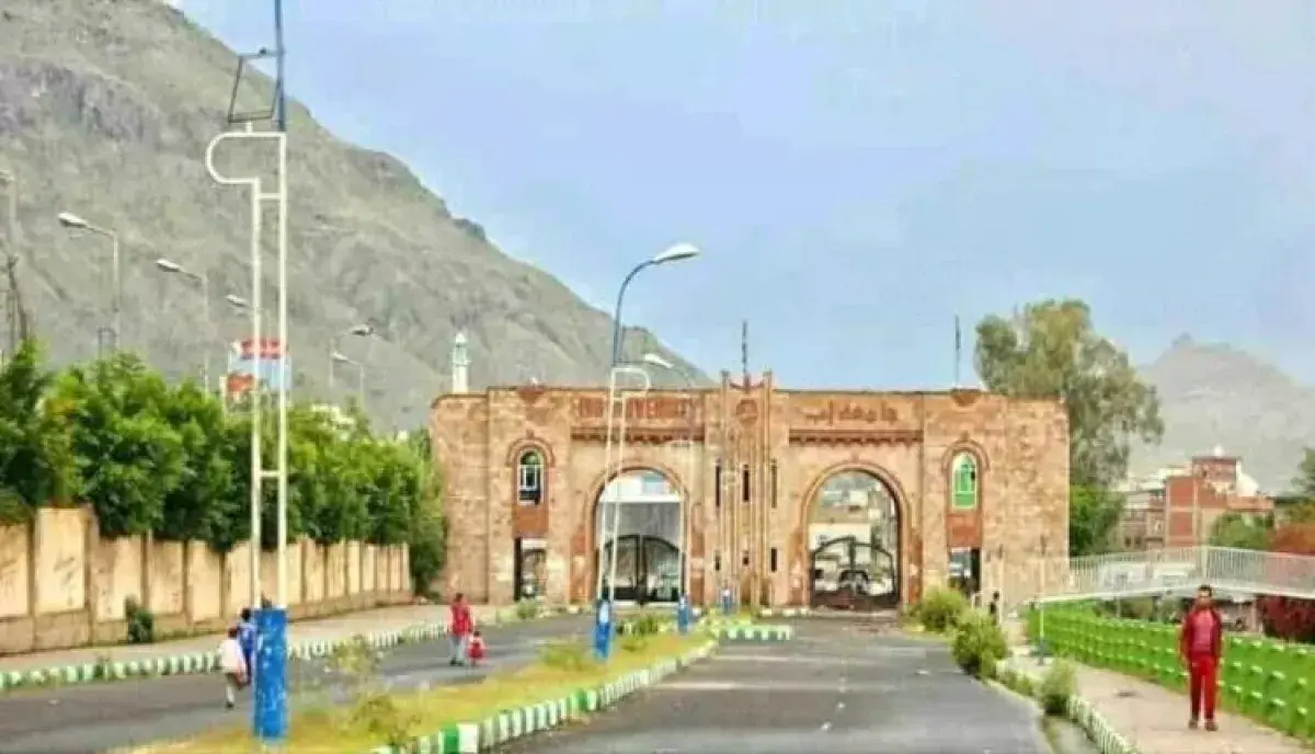 اسرار | بالاسماء والتفاصيل- فضيحة أكاديمية تهز جامعة (إب).. قيادي بمخابرات الحوثي يسطو على شهادة ماجستير بتقدير (ممتاز) دون دخول الامتحانات