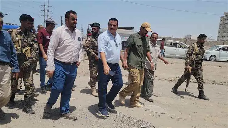 الداؤودي يتفقد حملة إزالة الأتربة في البريقة ويؤكد...