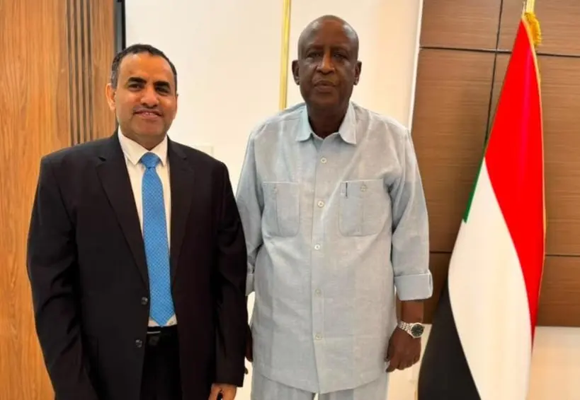القائم بأعمال السفارة اليمنية بالسودان يلتقي مع مد...