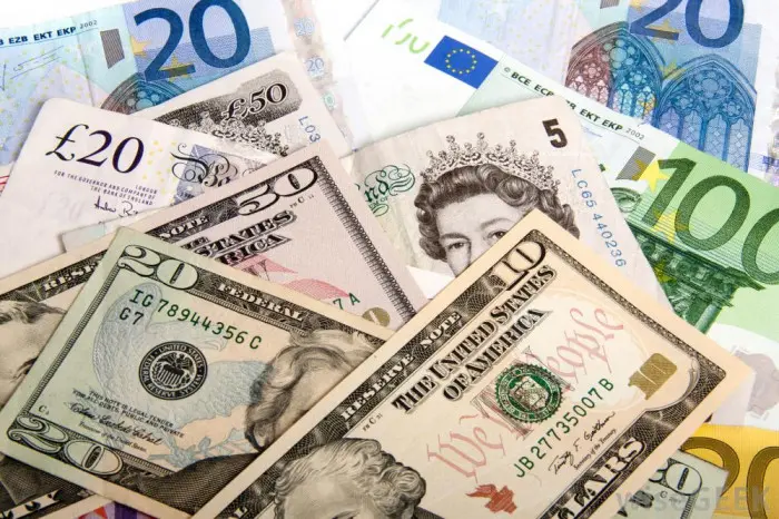 متداولو العملات يكثفون تحوطهم في ظل تزايد حالة عدم...
