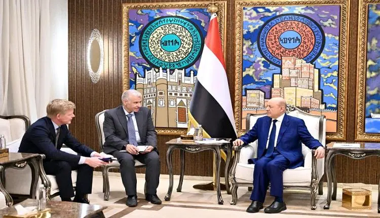 العليمي يضع شروطه أمام المبعوث الأممي ويعري الابتز...