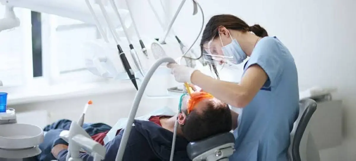 بكتيريا اللثة تُسبب تلفاً خطراً بصمامات القلب.. تع...
