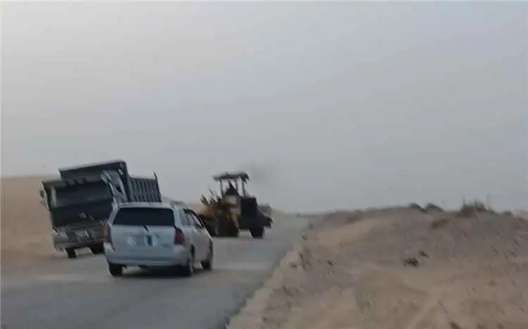 مدير إعلام رضوم: استمرار أعمال إزالة الرمال الزاحف...