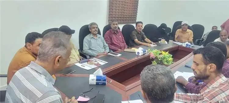 قيادة التعليم الفني بعدن تبحث تطوير المعاهد وتعزيز الرقابة الميدانية
