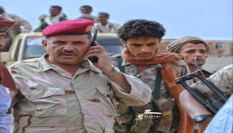 قائد محور تعز يتحدى أمر قضائي ويطرد أسر ونساء وأطف...