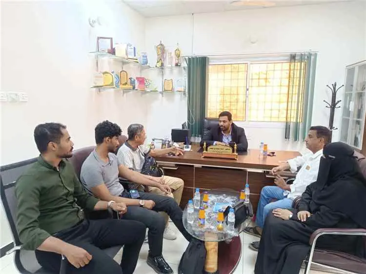 الدكتور بن نويصر يلتقي مؤسسة الطبيب الزائر التنموية لمناقشة تدخلاتها في القطاع الصحي بساحل حضرموت