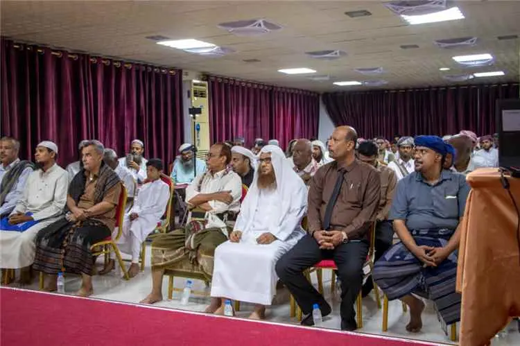 مدير عام المكلا يؤكد دعم السلطة المحلية لبرامج بنا...