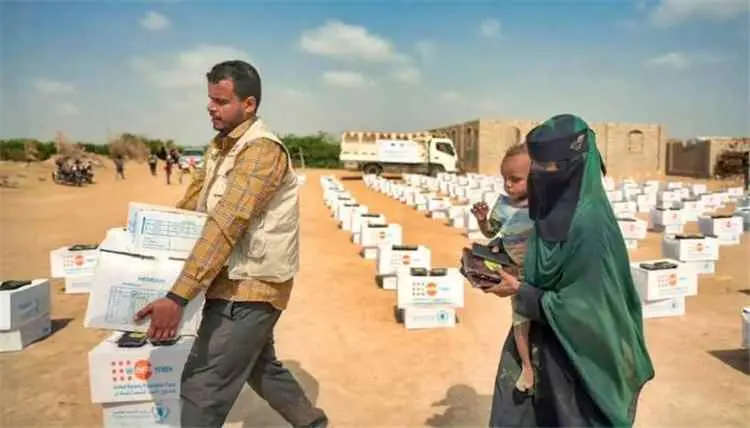 الجوع يفتك بمناطق الحوثي.. شهادات من قلب معسكر الم...