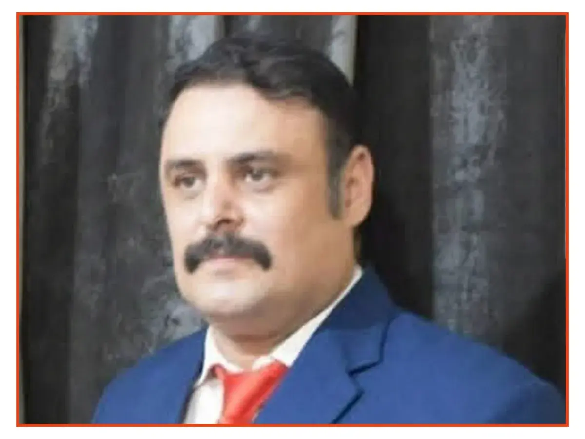 الحوثيون يهينون العدالة.. محامٍ موالٍ للجماعة يكشف...