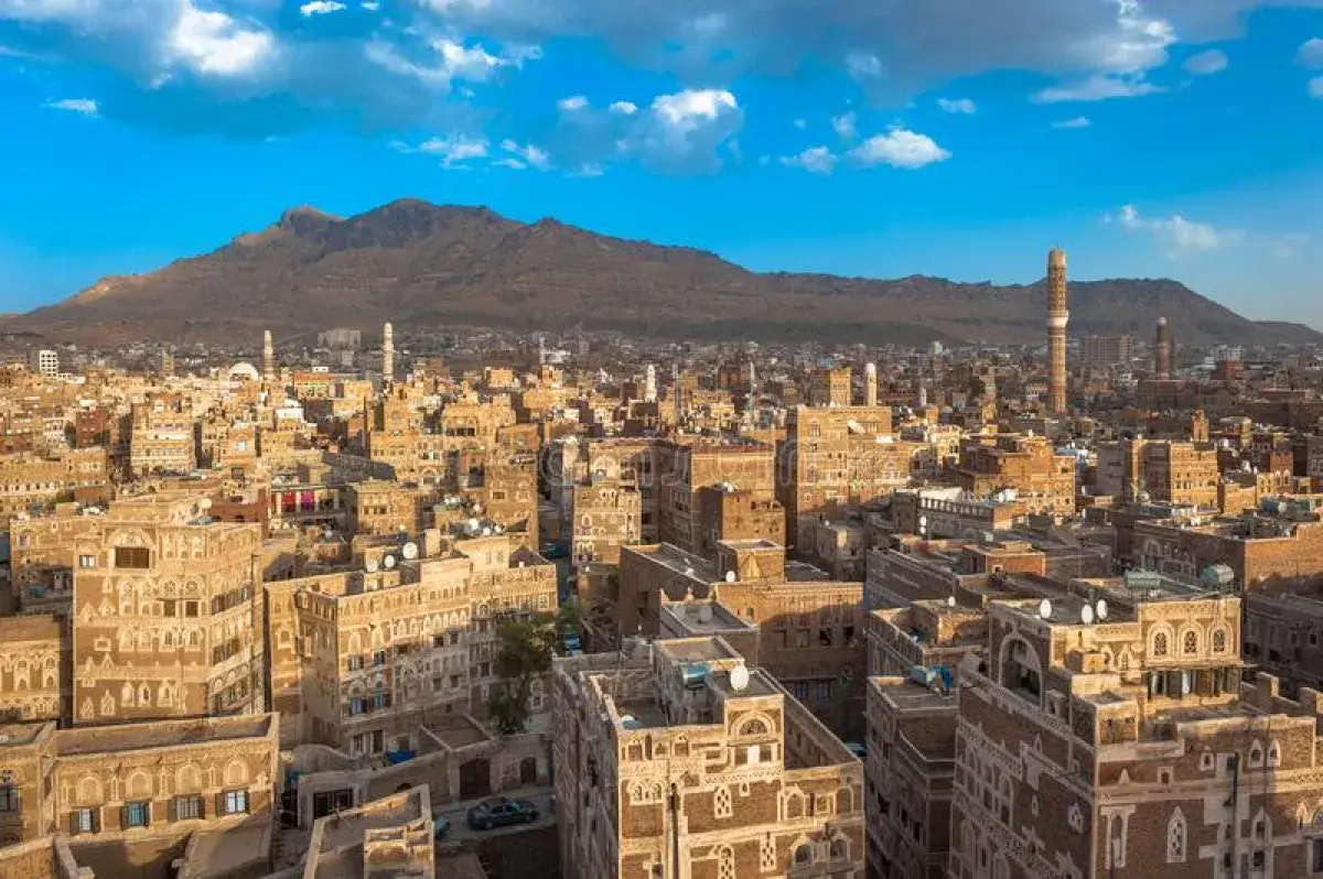 طفولة تُدفن بالإهمال.. وصنعاء رهينة فشل الحوثيين