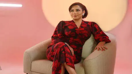 شيرين تقاضي مدير صفحاتها السابق: "استولى على حساباتي وأرباحي"