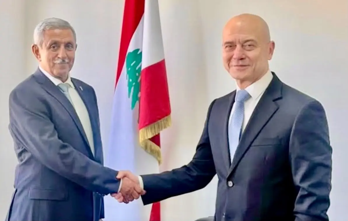 السفير الدعيس يبحث مع أمين عام وزارة الخارجية اللب...