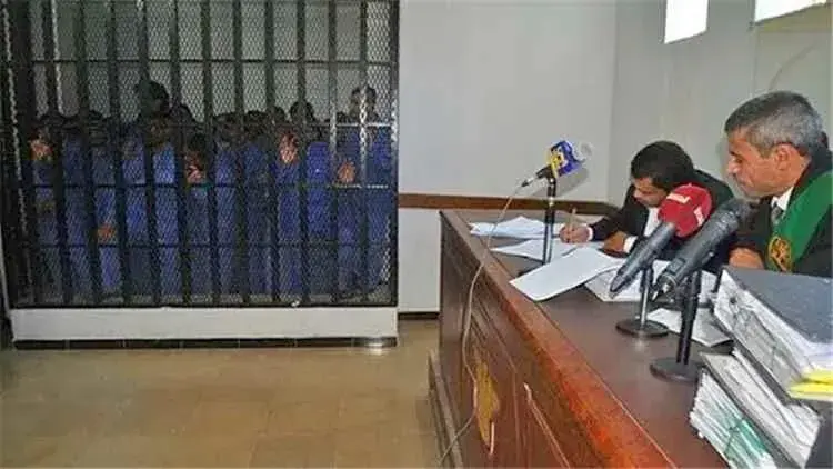 محامي يمني يفضح ممارسات القضاء في صنعاء التابع للح...