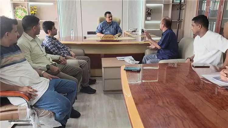 مدير عام البريقة يؤكد استعداد السلطة المحلية على تعشيب وإنارة ملعب نادي الشعلة الرياضي