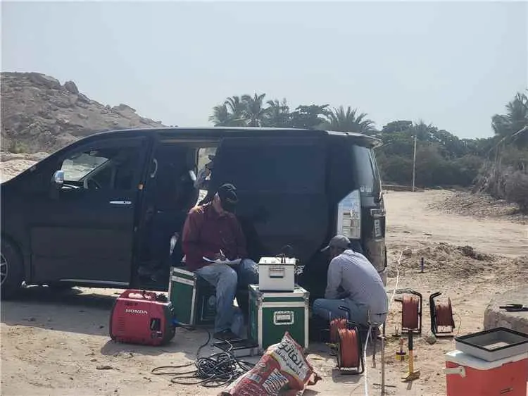هيئة المساحة الجيولوجية تنفذ دراسة جيوفيزيائية لاس...