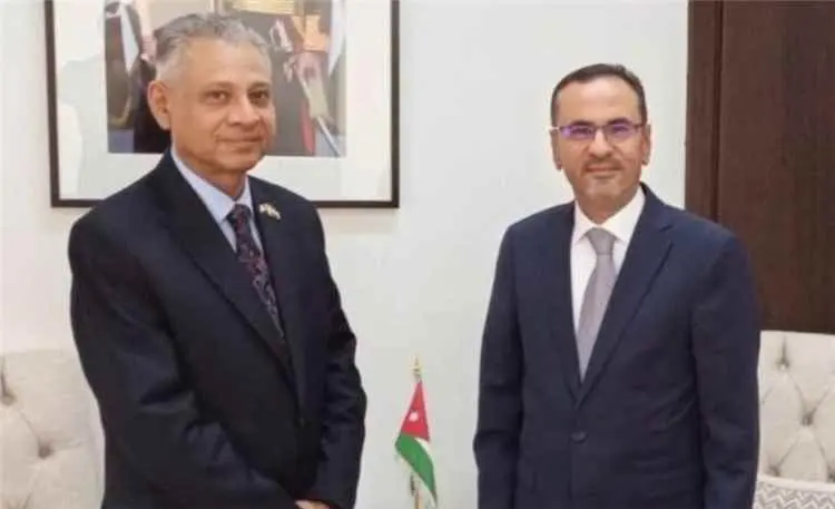 سفير بلادنا يبحث مع مسؤول أردني مستجدات الأوضاع والانتهاكات الإيرانية في اليمن