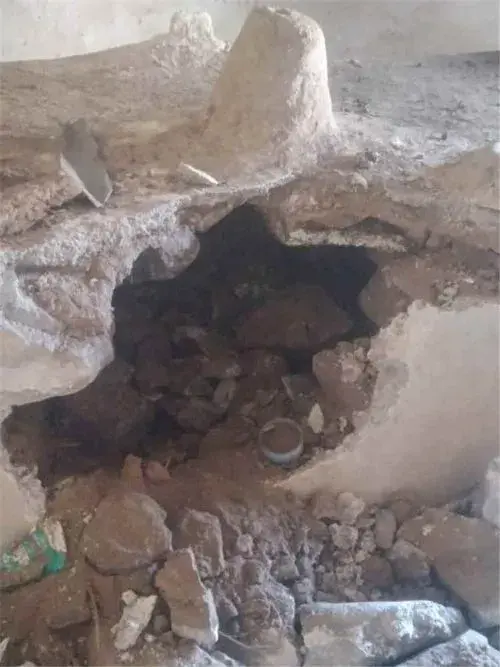 نبش ضريح في ريف محافظة تعز  اليمنية للبحث عن كنوز