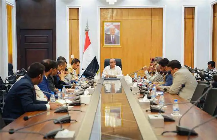 الخنبشي يترأس اجتماعاً موسعاً ويؤكد رفع الجاهزية ل...