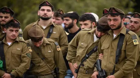 كاتب إسرائيلي يقترح حلا  لنقص جنود الجيش الإسرائيل...