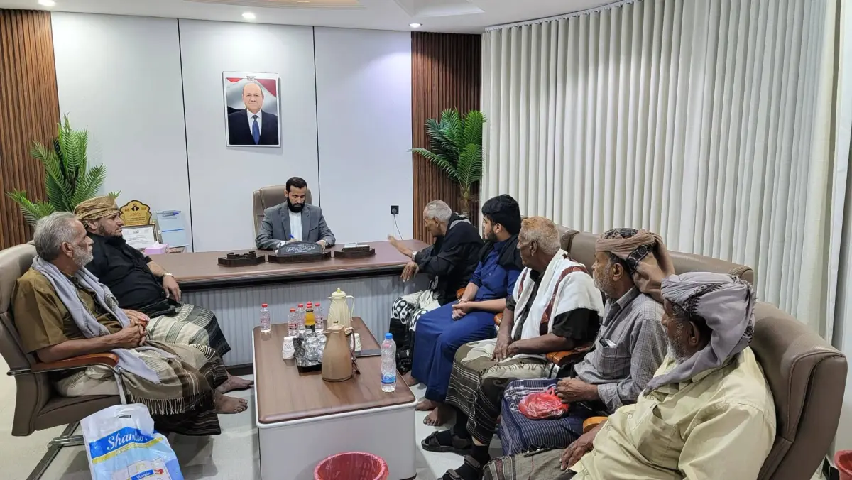 محافظ أبين يلتقي مشايخ ووجهاء قبيلة الجعادنة ويؤكد...