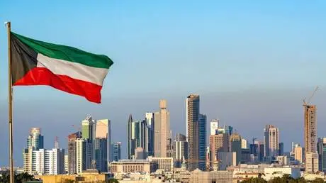 إثر هجمات إيرانية .. الكويت تعلن إخماد حرائق وإخرج...