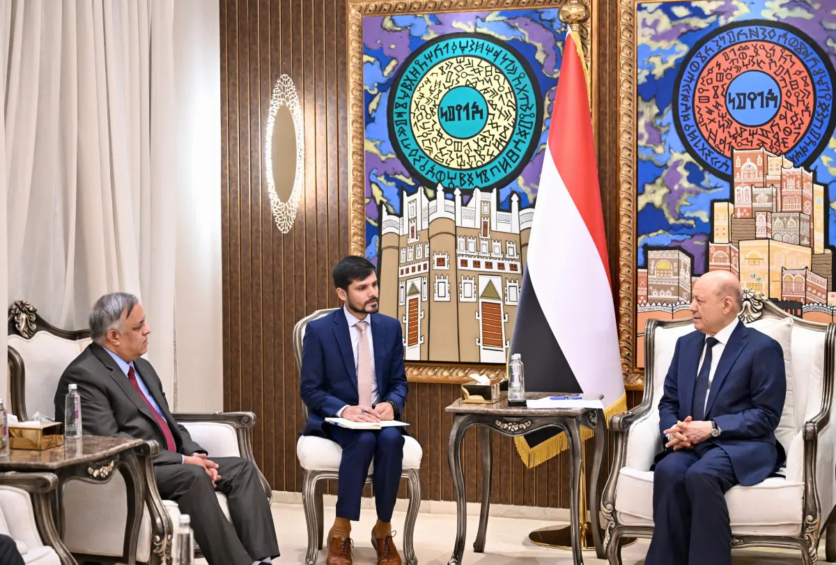 رئيس مجلس القيادة: أمن البحر الأحمر مسؤولية يمنية...