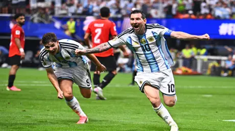 نجم عربي واحد بين كبار العالم.. "الفيفا" يعلن قائم...
