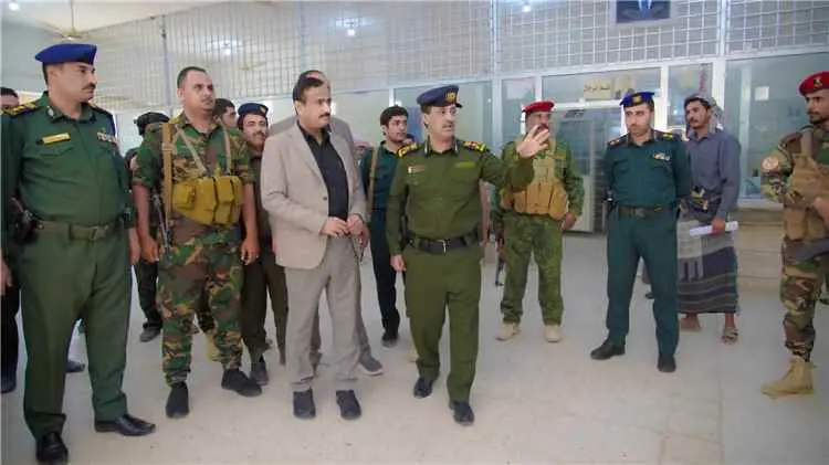 المحافظ بن الوزير يطّلع على نشاط فرع مصلحة الجوازات ويوجه بتسهيل الإجراءات للمواطنين.