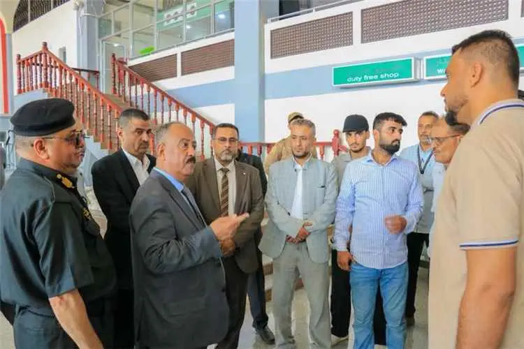وزير النقل يتفقد عدداً من قطاعات الوزارة في عدن وي...