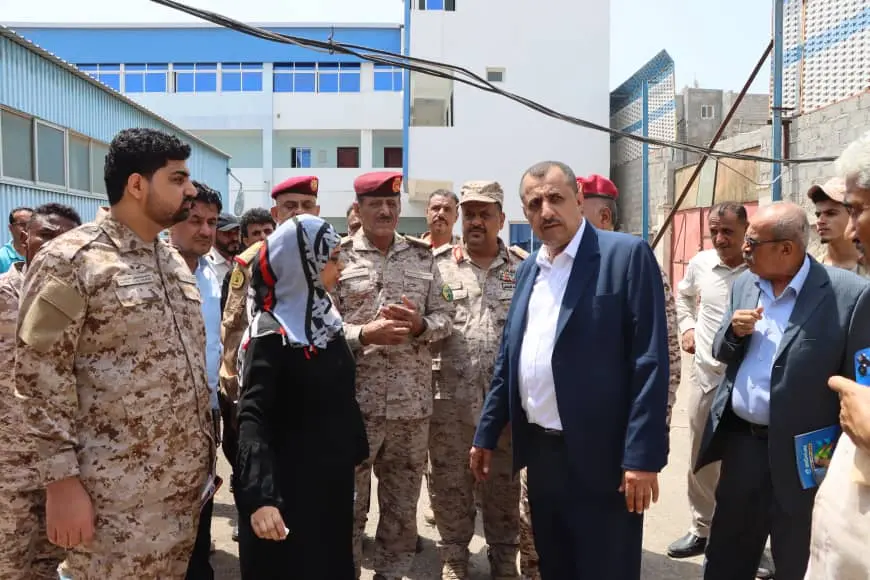 نائب رئيس الأركان يتفقد فرع المؤسسة الاقتصادية بعد...