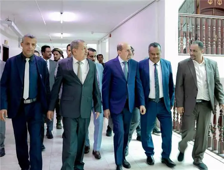 رئيس الوزراء وزير الخارجية يزور المجمع القضائي في...