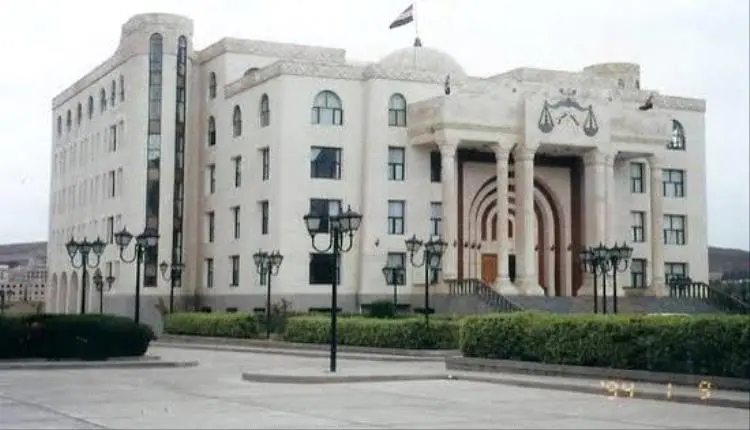 فضيحة في نيابة صنعاء.. الحوثيون يقصون المحامين ويح...